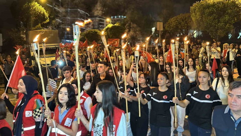 Uşak’ta Zafer Bayramı coşkusu fener alayı ile sürdü