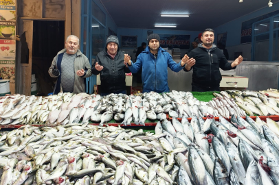 DEMİRCİ’DE YÜZ YILLARDIR SÜREN GELENEK: PAZAR DUALARLA AÇILIYOR