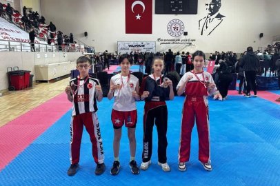 Kick Boks Türkiye Birinciliği Müsabakalarına Eşme'li sporcular damga vurdu